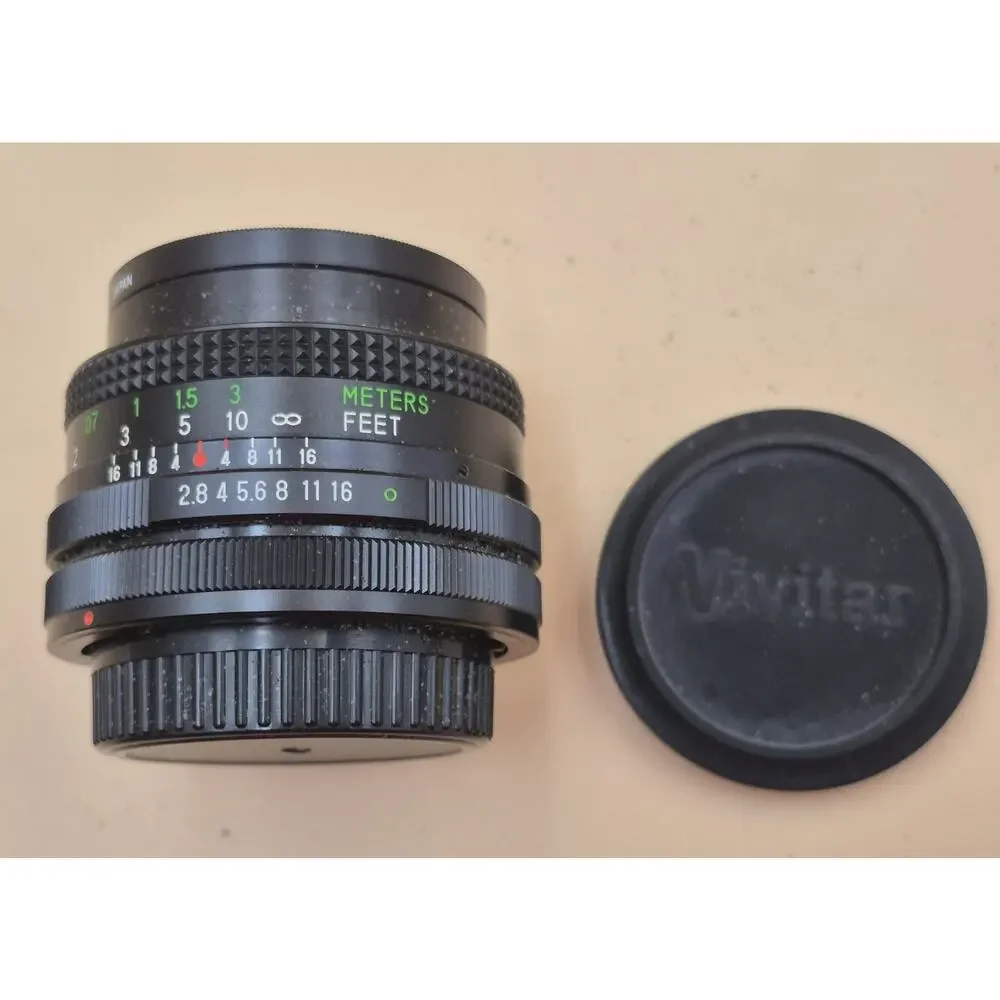 Vintage Vivitar 28mm Wide Angle Lens w/Case Shoulder Strap